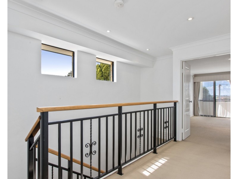 60 Davies Cr, Kardinya WA 6163