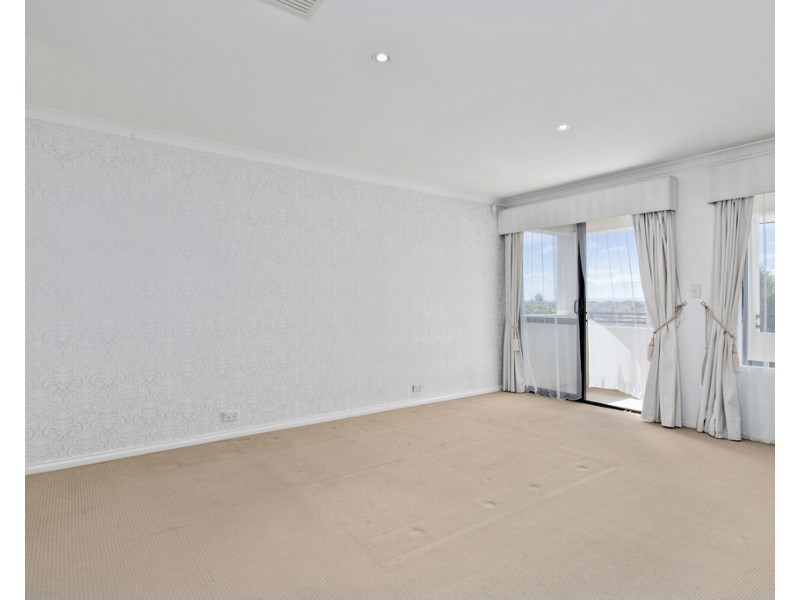 60 Davies Cr, Kardinya WA 6163