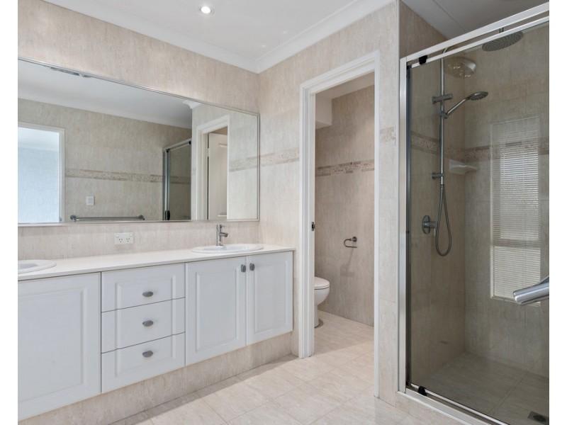 60 Davies Cr, Kardinya WA 6163