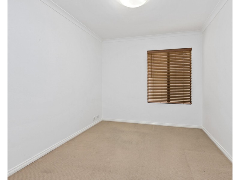 60 Davies Cr, Kardinya WA 6163