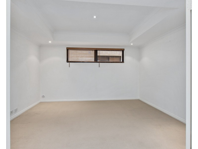 60 Davies Cr, Kardinya WA 6163