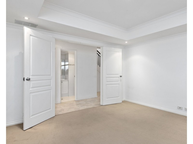 60 Davies Cr, Kardinya WA 6163