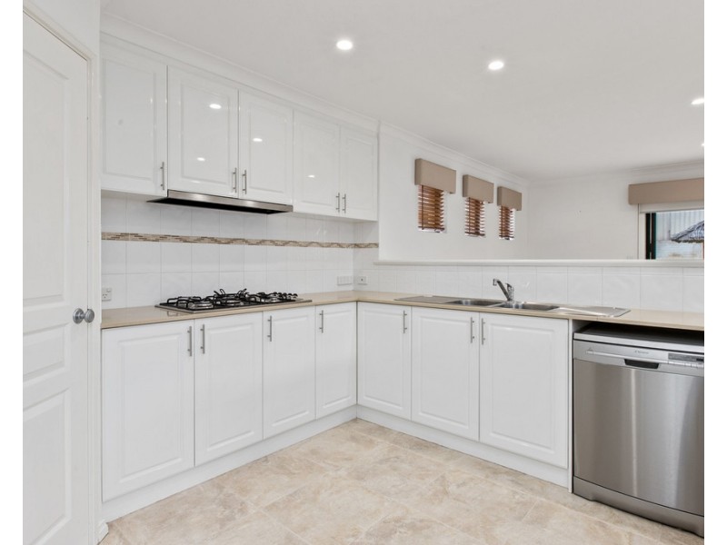 60 Davies Cr, Kardinya WA 6163