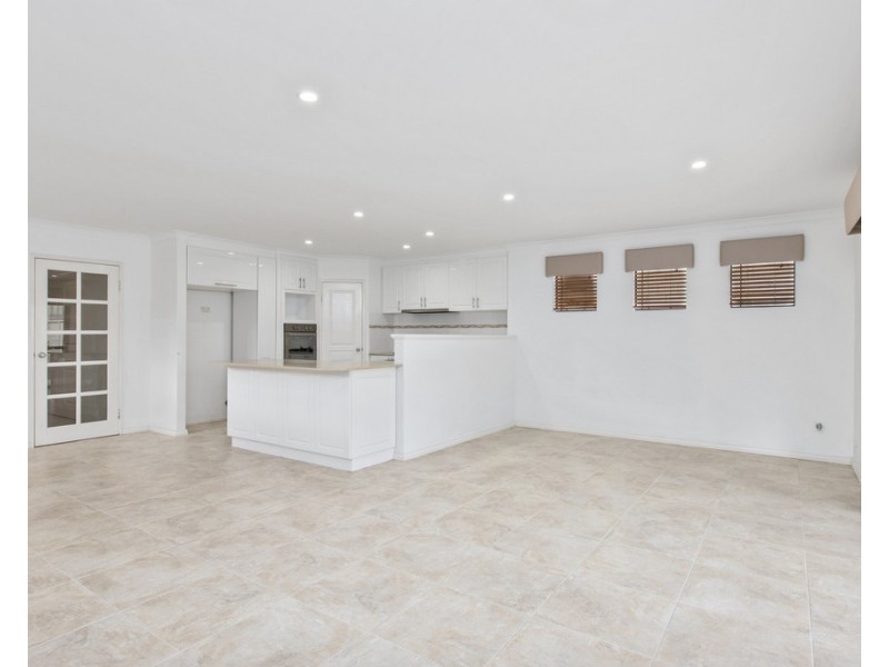 60 Davies Cr, Kardinya WA 6163