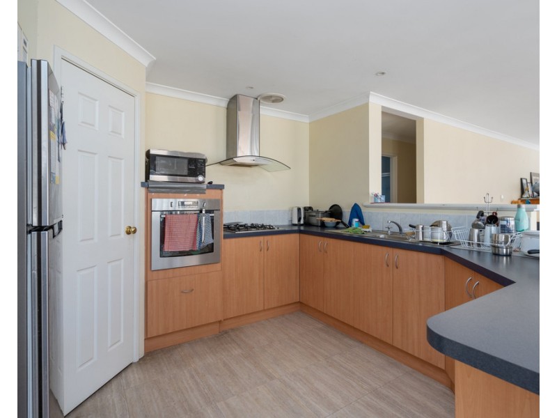 8 Hove Court, Lynwood WA 6147