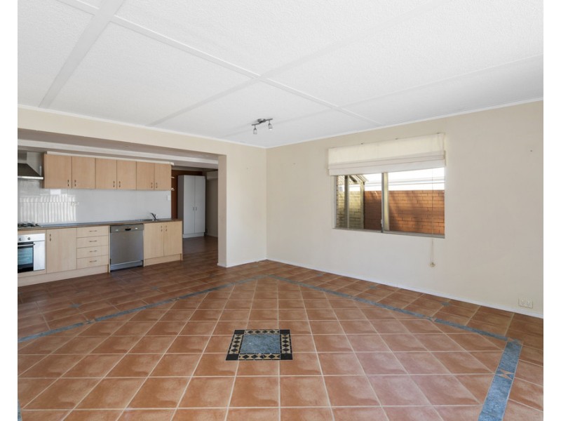 16 Mandora Way, Riverton WA 6148