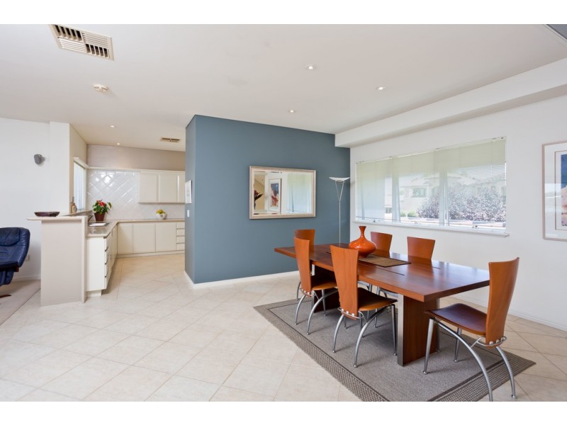 8 Baldwin Ave, Mount Pleasant WA 6153