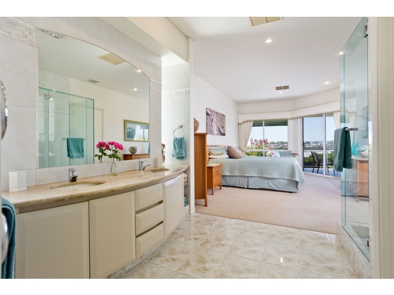 8 Baldwin Ave, Mount Pleasant WA 6153