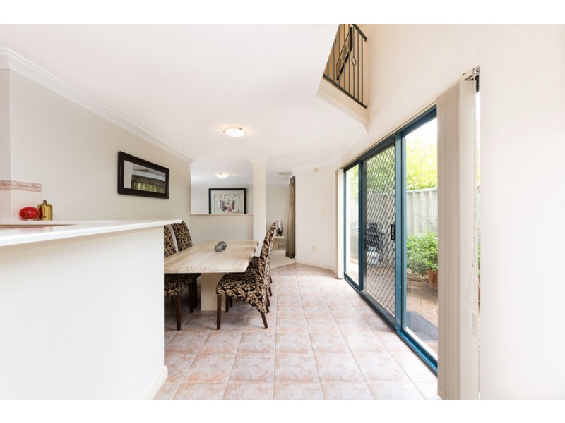 1/43 Macrae Rd, Applecross WA 6153
