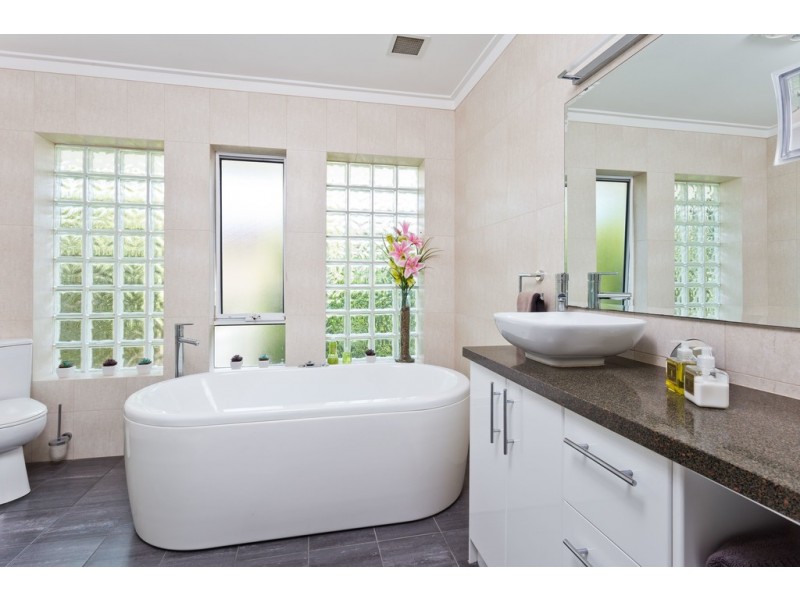18 Purdie Ave, Ardross WA 6153