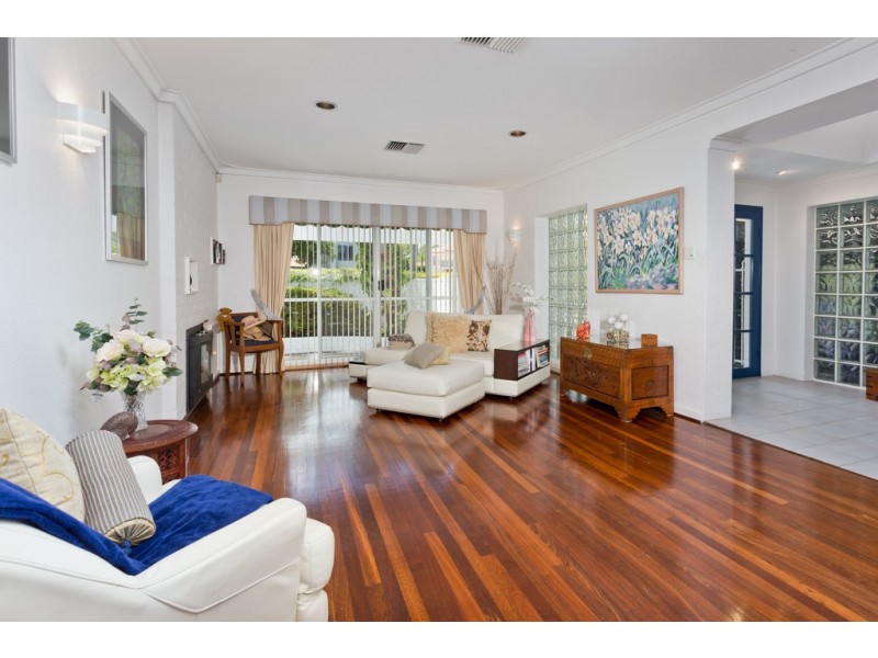 18 Purdie Ave, Ardross WA 6153