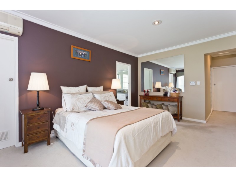 18 Purdie Ave, Ardross WA 6153