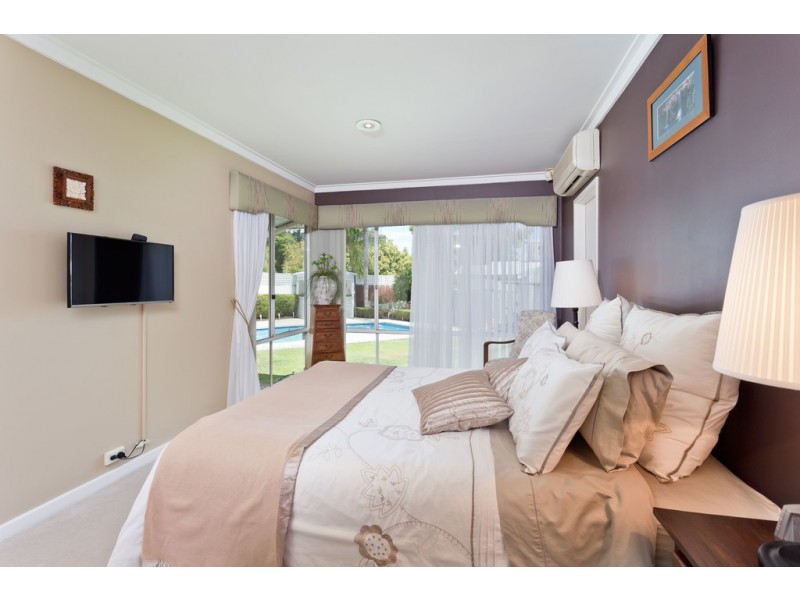 18 Purdie Ave, Ardross WA 6153