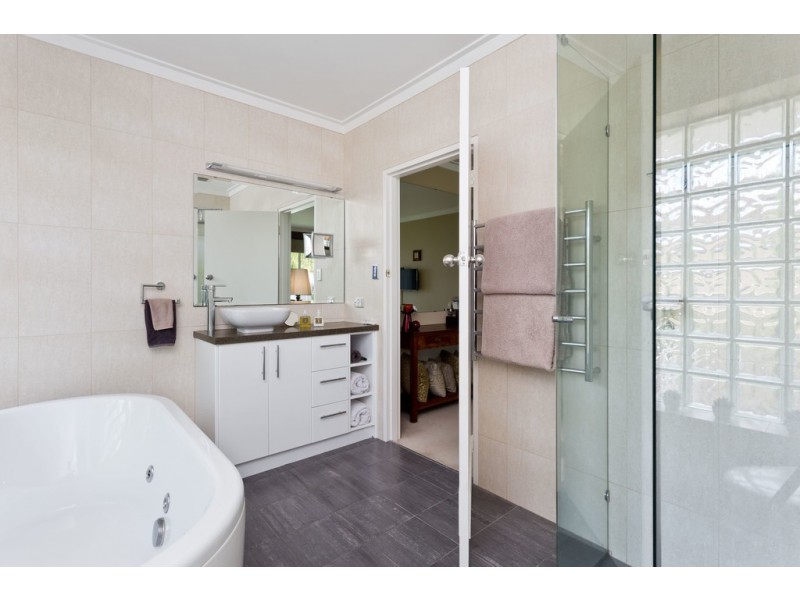 18 Purdie Ave, Ardross WA 6153