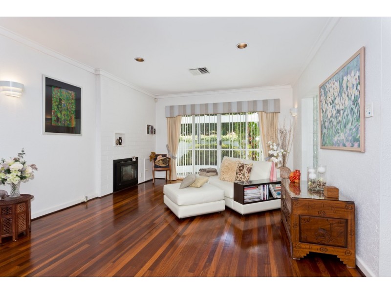 18 Purdie Ave, Ardross WA 6153
