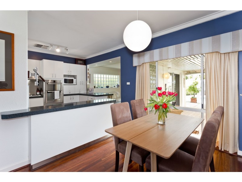 18 Purdie Ave, Ardross WA 6153