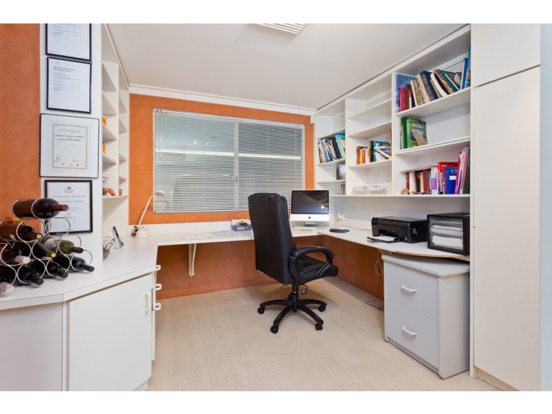 18 Purdie Ave, Ardross WA 6153