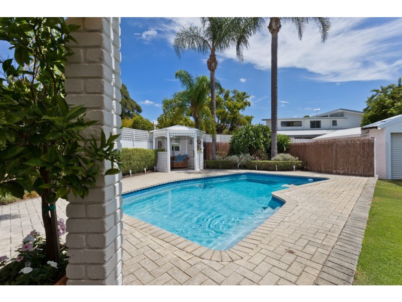 18 Purdie Ave, Ardross WA 6153