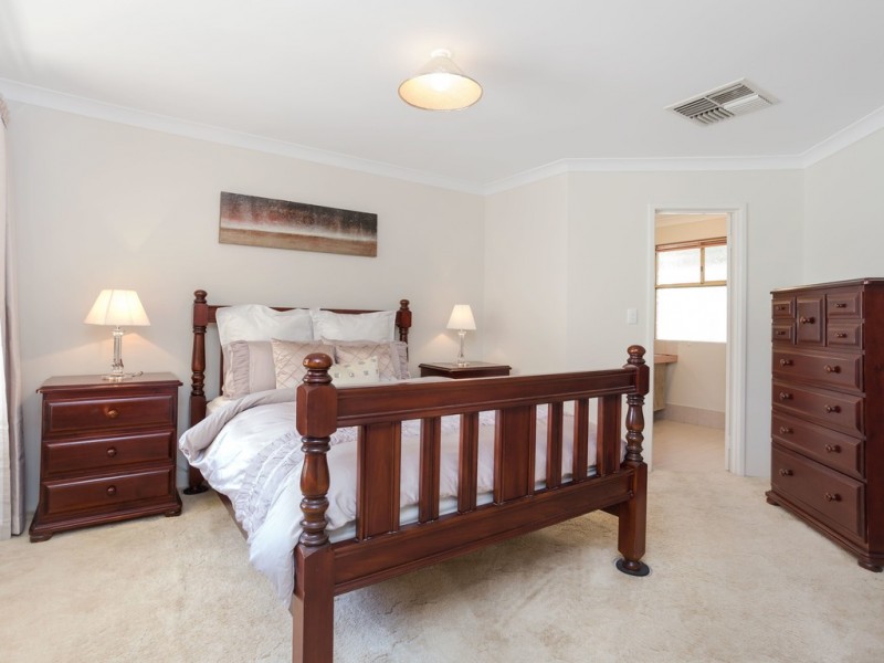 32 Ogilvie Rd, Mount Pleasant WA 6153