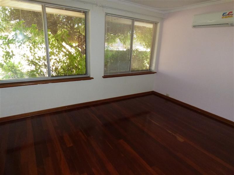 190 Riseley St, Booragoon WA 6154