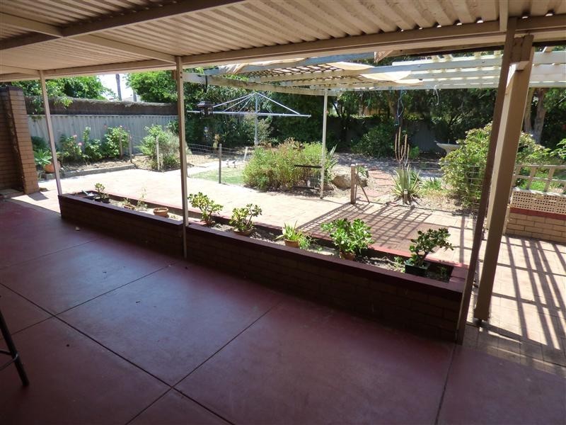 190 Riseley St, Booragoon WA 6154