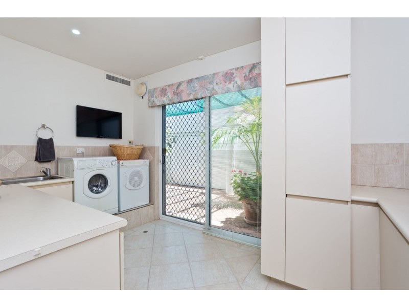 8 Baldwin Ave, Mount Pleasant WA 6153