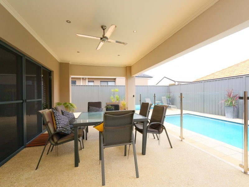 4 Carbine Way, Munster WA 6166