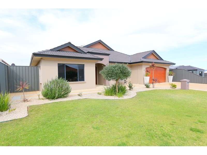 4 Carbine Way, Munster WA 6166