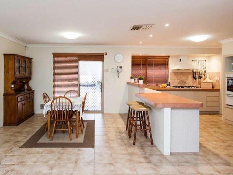 4 Lakewook Cove, Kenwick WA 6107