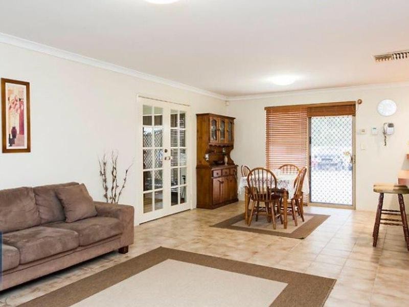 4 Lakewook Cove, Kenwick WA 6107