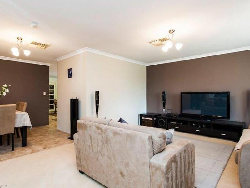 4 Lakewook Cove, Kenwick WA 6107