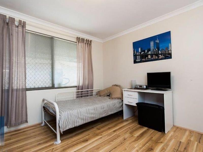 4 Lakewook Cove, Kenwick WA 6107