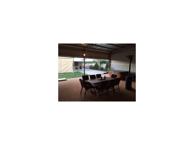 4 Lakewook Cove, Kenwick WA 6107