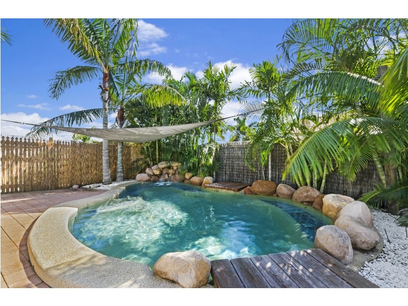 9 Minaret Way, Mount Louisa QLD 4814