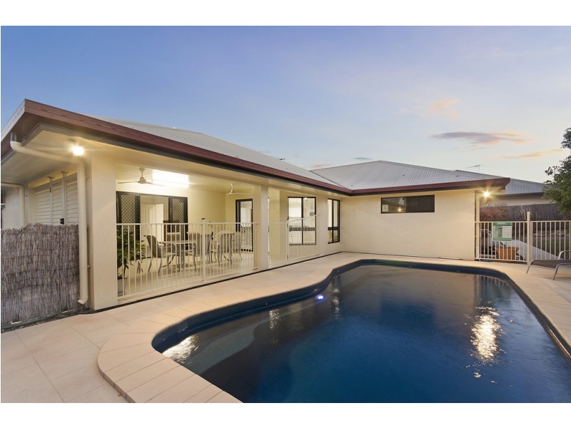 32 Donostia Crescent, Bushland Beach QLD 4818