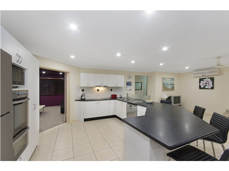 32 Donostia Crescent, Bushland Beach QLD 4818