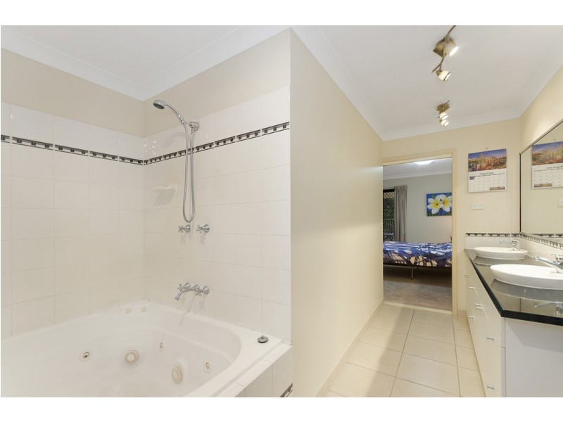 32 Donostia Crescent, Bushland Beach QLD 4818