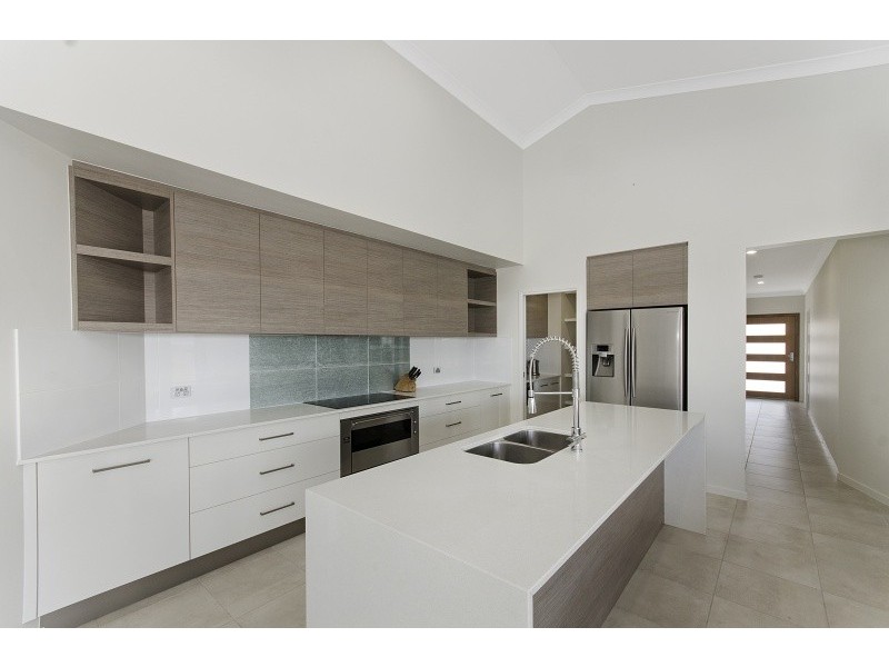 18 Friday Avenue, Burdell QLD 4818