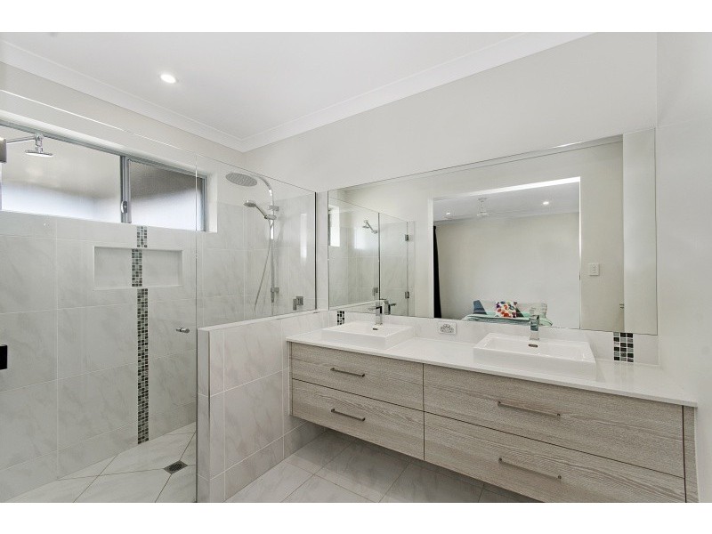 18 Friday Avenue, Burdell QLD 4818