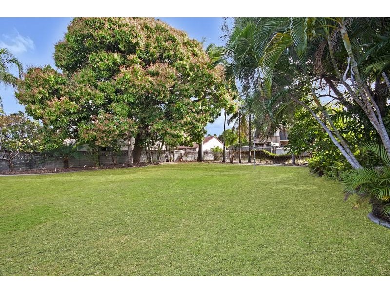 60 Henry Street, West End QLD 4810