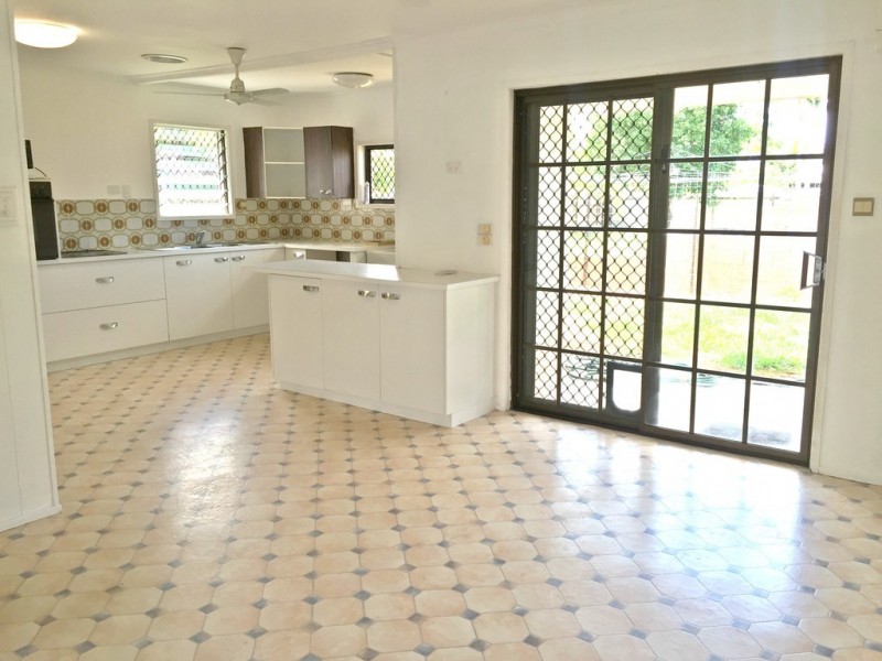 8 Yolanda drive, Annandale QLD 4814