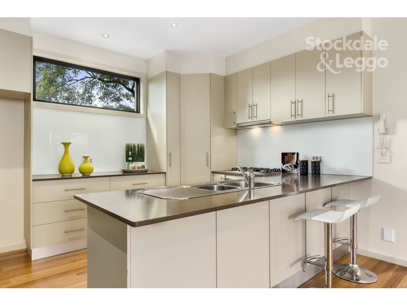 1/63 Lucknow Street, Mitcham VIC 3132