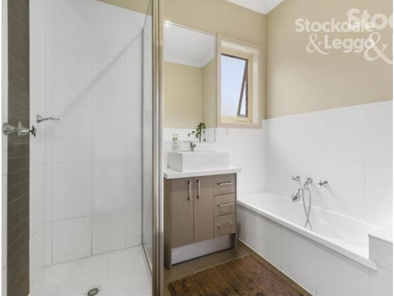 2/164 Ogilvie Street, Essendon VIC 3040