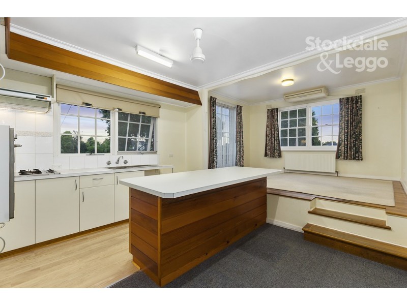 18 Fisher Street, Forest Hill VIC 3131