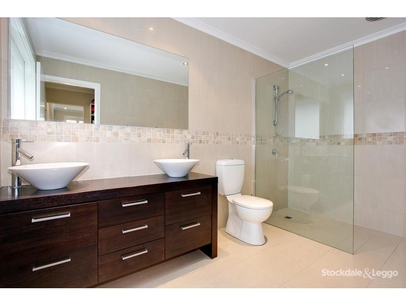 1 Dehaviland Avenue, Forest Hill VIC 3131
