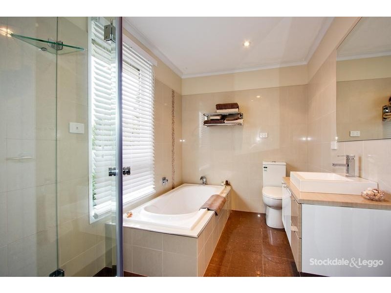1 Dehaviland Avenue, Forest Hill VIC 3131