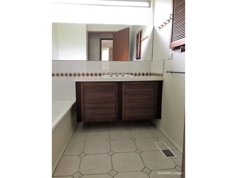 19 Deanswood Road, Forest Hill VIC 3131