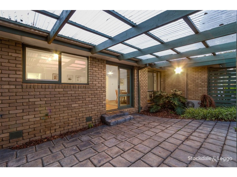 8 Bronwyn Court, Blackburn South VIC 3130