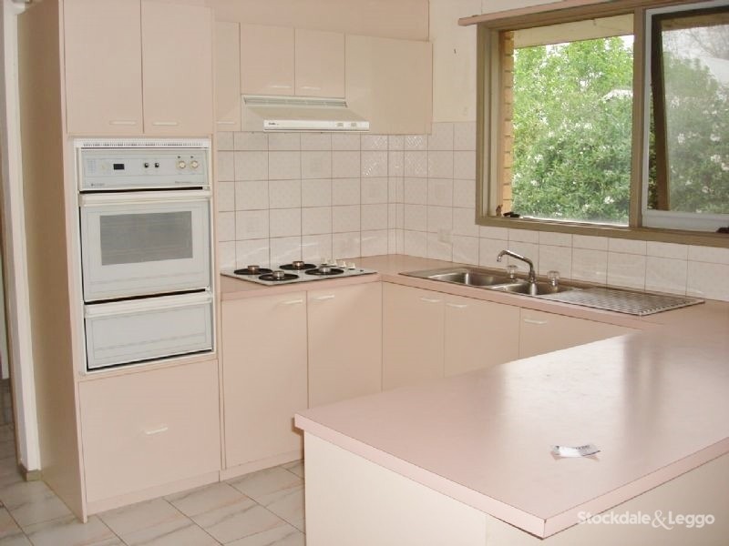 2/10 Linden Street, Blackburn VIC 3130