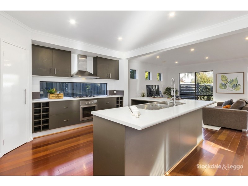 6 Binglebay Avenue, Waterways VIC 3195